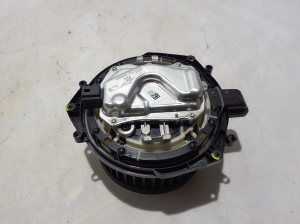 Mercedes Benz C-Class 206 (2021–2026) Salongi puhuri mootor A2069064401 - 2