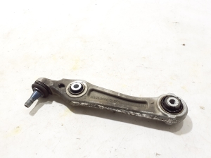 Mercedes Benz C-Class 206 (2021–2026) Eesmine õõtshoob A2063305202 - 2