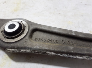 Mercedes Benz C-Class 206 (2021–2026) Eesmine õõtshoob A2063305202 - 3