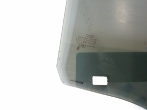 AUDI Q7 (2015–2026) Aizmugurējo sānu durvju stikls 4M0845026B - 3