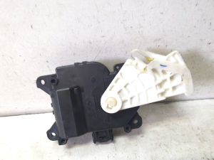 TOYOTA Avensis T27 (2008–2019) Salongi soojenduse klapi mootor 1138002810 - 3
