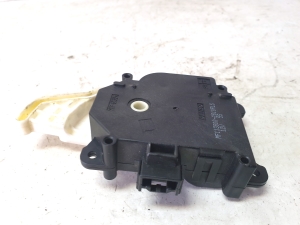 TOYOTA Avensis T27 (2008–2019) Salongi soojenduse klapi mootor 1138002810 - 4