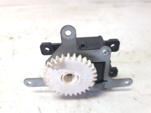 TOYOTA Avensis T27 (2008–2019) Salongi soojenduse klapi mootor 0638002160 - 3