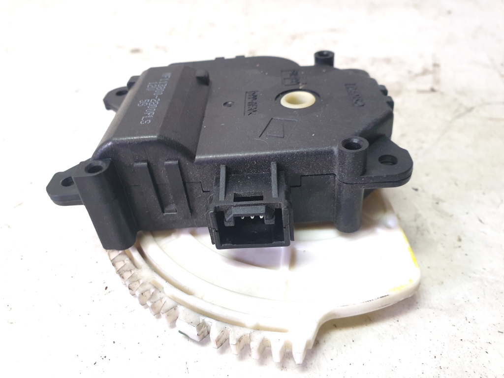 TOYOTA Avensis T27 (2008–2019) Salongi soojenduse klapi mootor 1138002800 TOYOTA Avensis T27 (2008–2019) Salongi soojenduse klapi mootor 1138002800