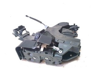 VOLVO V50 (2004–2012) Rear side door lock 30699112 - 3