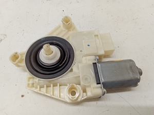 Volkswagen Golf VII (2012–2026) Rear side door window regulator motor 5Q4959812A - 3