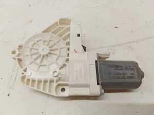 Fensterhebermotor vorne - 8K0959801