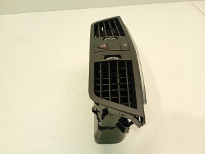 Mercedes Benz E-Class W207 (2009–2017) Dashboard air vent grilles A2078300054 - 4