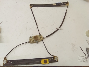 Lève-vitre de porte avant - 4F0837461D