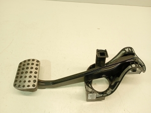 Mercedes Benz E-Class W207 (2009–2017) Piduripedaal A2042902301 - 3