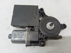 Volkswagen Passat B7 (2010–2014) Front door window regulator motor 3C0959792C - 2