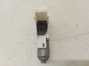 AUDI A4 B8 (2007–2016) Rear side door window regulator motor 8K0959812 - 2