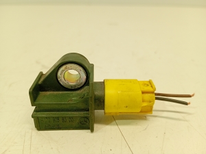 Mercedes Benz E-Class W207 (2009–2017) Airbagsensor A1729056000 - 3