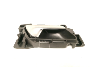 Opel Crossland X X 75 (2017–2026) Front door inner handle 13484998 - 3