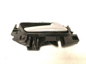 Opel Crossland X X 75 (2017–2026) Front door inner handle 13484998 - 4