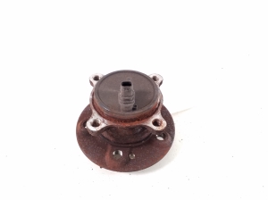 Mercedes Benz A-Class 177 (2018–2026) Tagumine laager A2473560200 - 2
