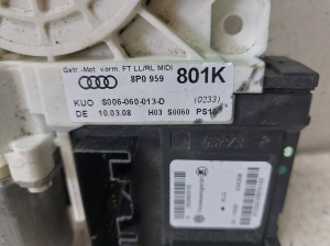 AUDI A3 8P (2003–2012) Front door window regulator motor E840311202 - 4