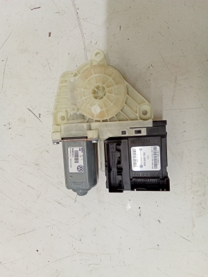 Fensterhebermotor vorne - 5K0959793