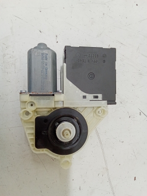 Volkswagen Golf VI (2008–2013) Front door window regulator motor 5K0959793 - 4
