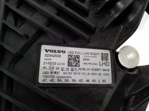 VOLVO XC60 (2017–2026) Phare avant 32342509 - 4