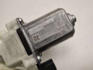 Mercedes Benz EQC N293 (2019–2026) Front door window regulator motor A0009065806 - 2