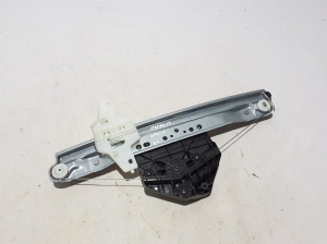 Rear side door window regulator - 827204972R