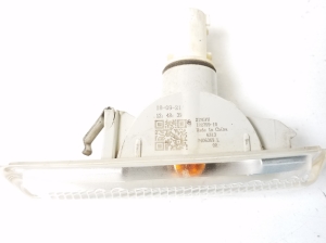 Mini Countryman F60 (2016–2026) Front fender turn signal 7406369 - 3