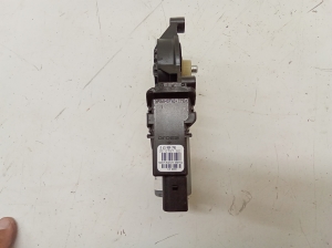 Tagumise külgukse aknatõstuki mootor - 5K0959704D