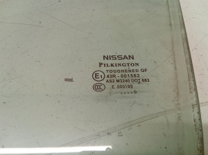 NISSAN Qashqai (2006–2013) Priekšējo durvju stikls 43R001582 - 2