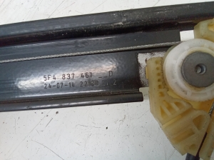 Seat Leon (2012–2026) Front door window regulator 5F4837461 - 3