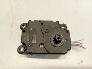 Mitsubishi Outlander (2012–2021) Heater flap actuator 1611166A - 4