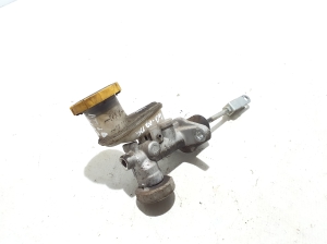Subaru Forester SG (2002–2008) Clutch master cylinder - 2
