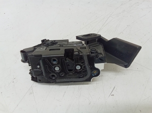 Skoda Yeti (2009–2017) Rear side door lock 5K4839016F - 3