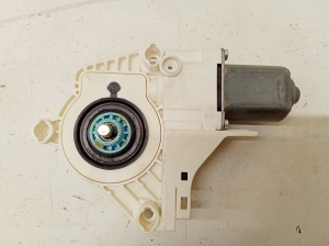 Skoda Yeti (2009–2017) Hinterer Seitentür-Fensterhebermotor 5L0959812A - 3