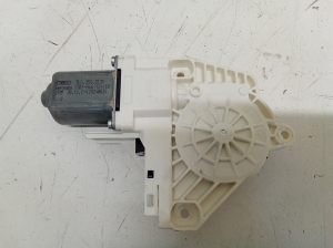 Rear side door window regulator motor - 5L0959812A