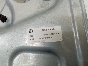 Skoda Yeti (2009–2017) Aizmugurējo durvju logu pacēlājs 5L0839402B - 3