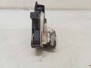 Skoda Yeti (2009–2017) Rear side door lock 5K4839015F - 2