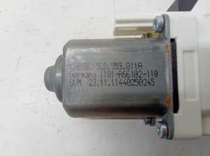 Skoda Yeti (2009–2017) Hinterer Seitentür-Fensterhebermotor 5L0959811A - 3