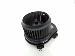 Mercedes Benz A-Class 176 (2012–2018) Heater blower motor A2469064300 - 3