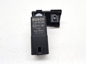 Skoda Superb (2008–2015) Glow plug relay 038907281D - 2