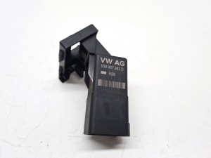 Skoda Superb (2008–2015) Glow plug relay 038907281D - 3