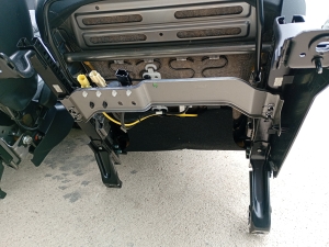 Mitsubishi Outlander (2012–2021) Front seat and its parts - 7