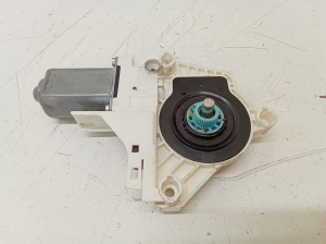 Fensterhebermotor vorne - 8K0959802B