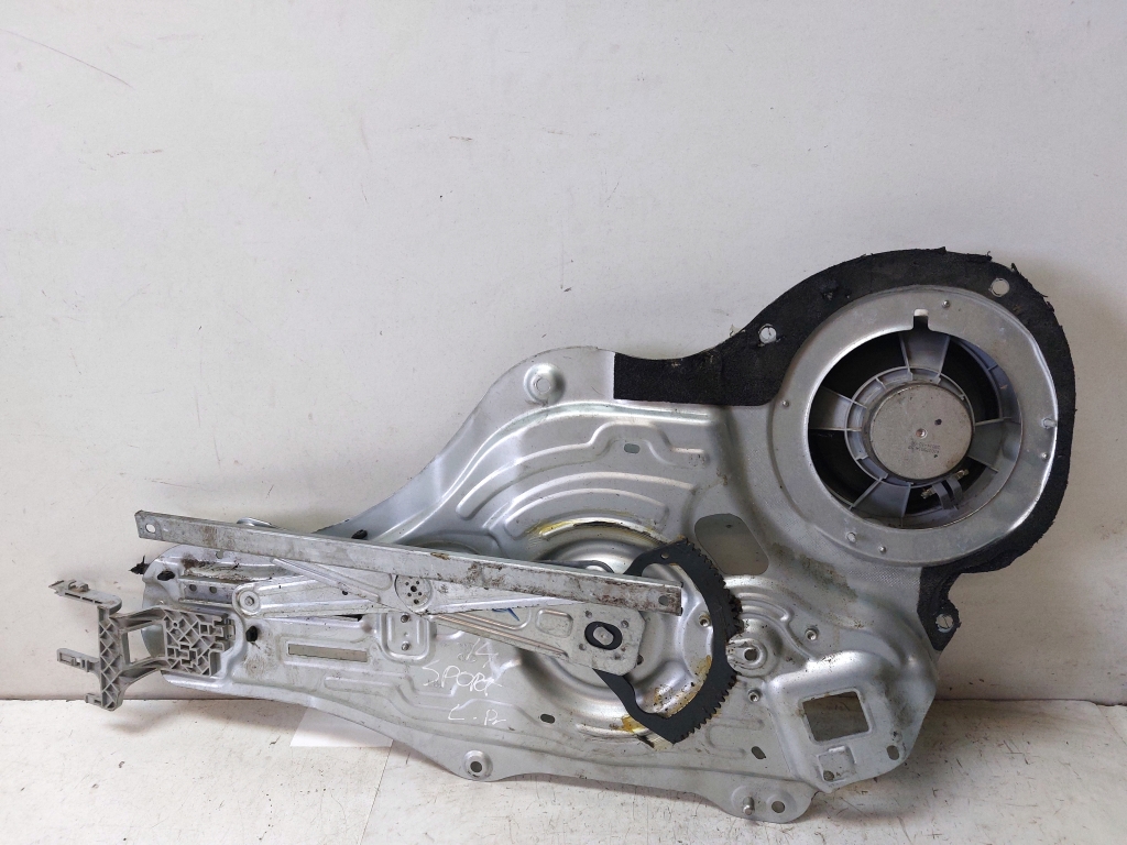 Kia Sportage (2010–2016) Front door window regulator