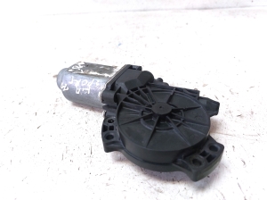 Kia Sportage (2010–2016) Front door window regulator motor - 4