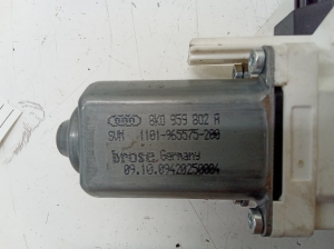 AUDI A6 C6 (2004–2011) Front door window regulator motor 8K0959802A - 3