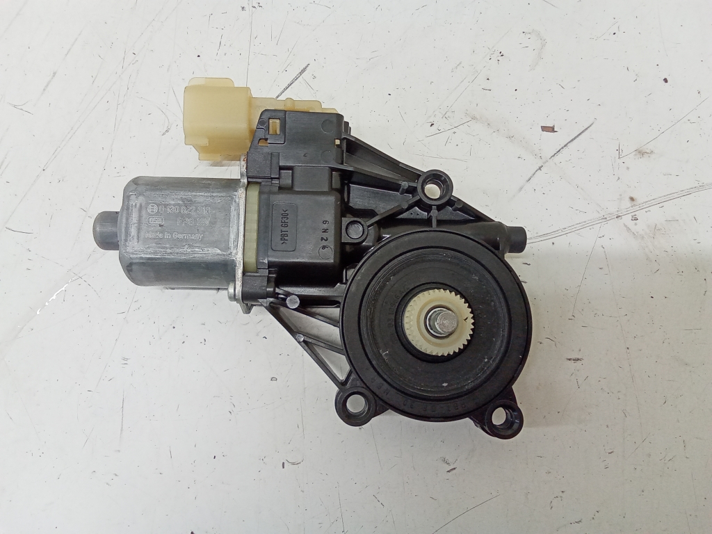 Ford Fiesta VI (2008–2017) Front door window regulator motor 8A6114A389B Ford Fiesta VI (2008–2017) Front door window regulator motor 8A6114A389B