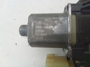 Ford Fiesta VI (2008–2017) Front door window regulator motor 8A6114A389B - 3