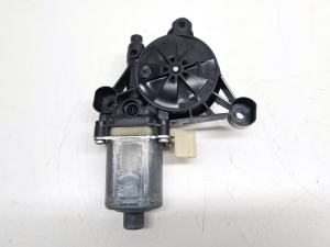 AUDI A4 B9 (2015–2026) Esiukse aknatõstuki mootor 0130822705 - 4