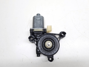 AUDI A4 B9 (2015–2026) Esiukse aknatõstuki mootor 0130822705 - 5